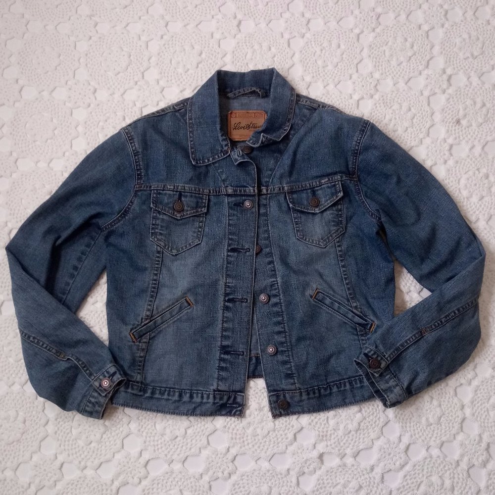 Levis women 4/6 Small Jean Jacket Medium Wash